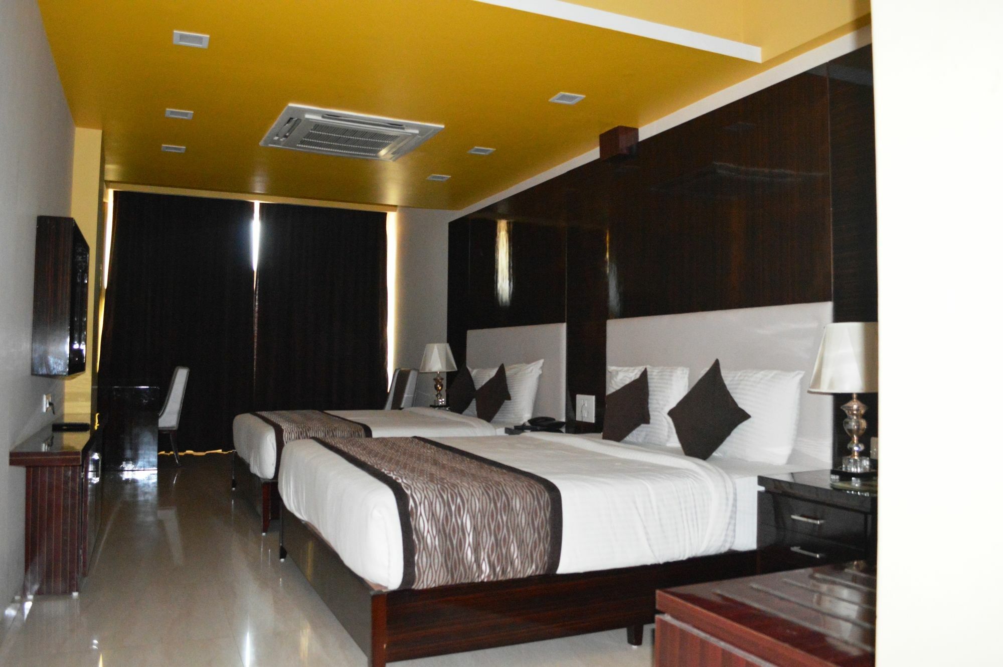 होटल Hotel Calangute Central 3*